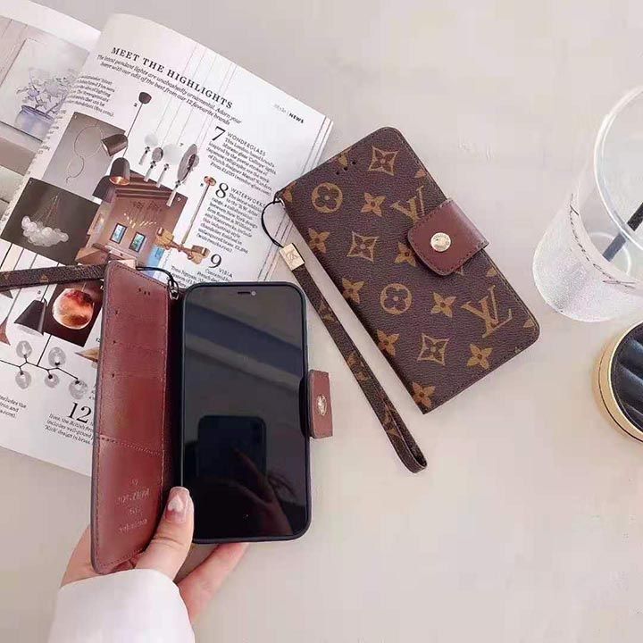 LV 多機能財布型スマホケースiphone15