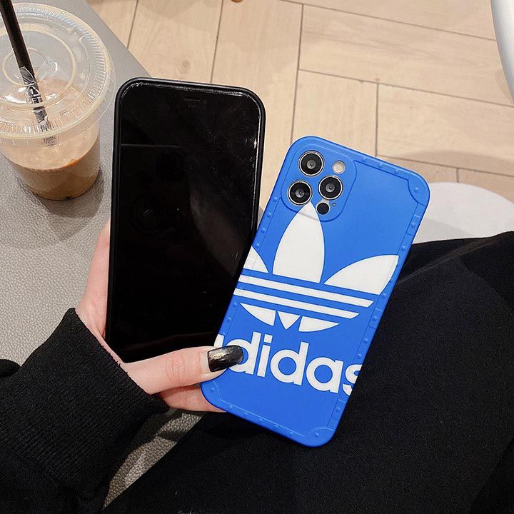 adidas スマホケースiphone13 青