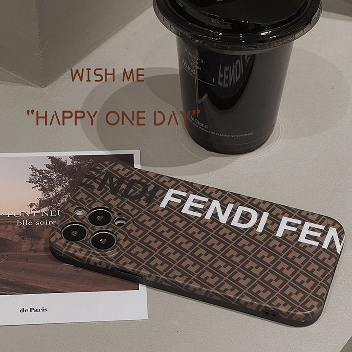 fendi iphone15 ケース 欧米風