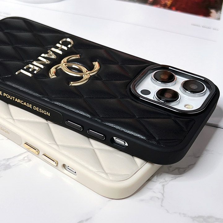 Chanel iphone15ケース流行り白