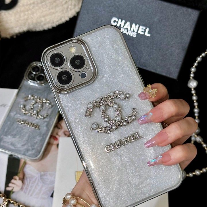 Chanel iphone15ケースパールロゴ